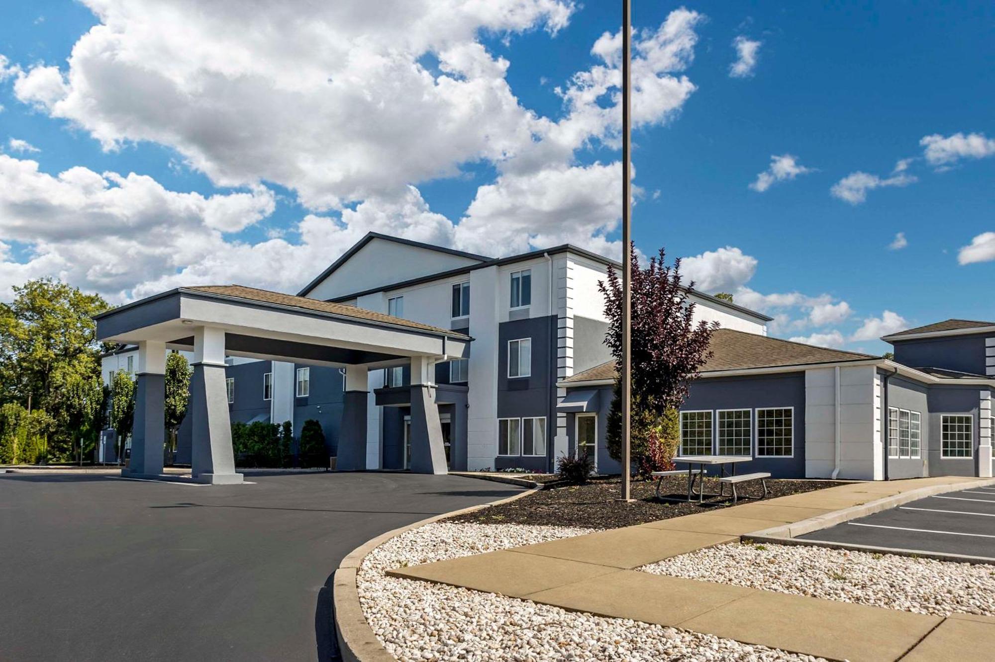 Comfort Inn & Suites Harrisburg-Hershey North Exterior foto