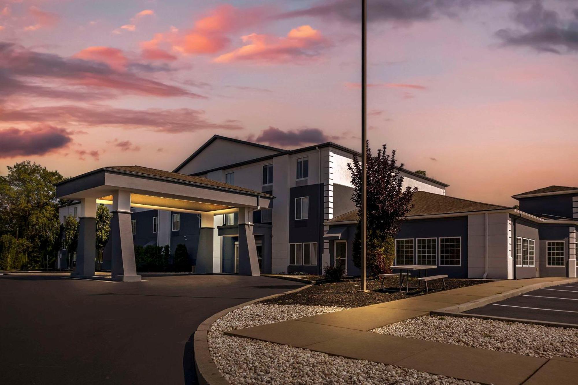 Comfort Inn & Suites Harrisburg-Hershey North Exterior foto