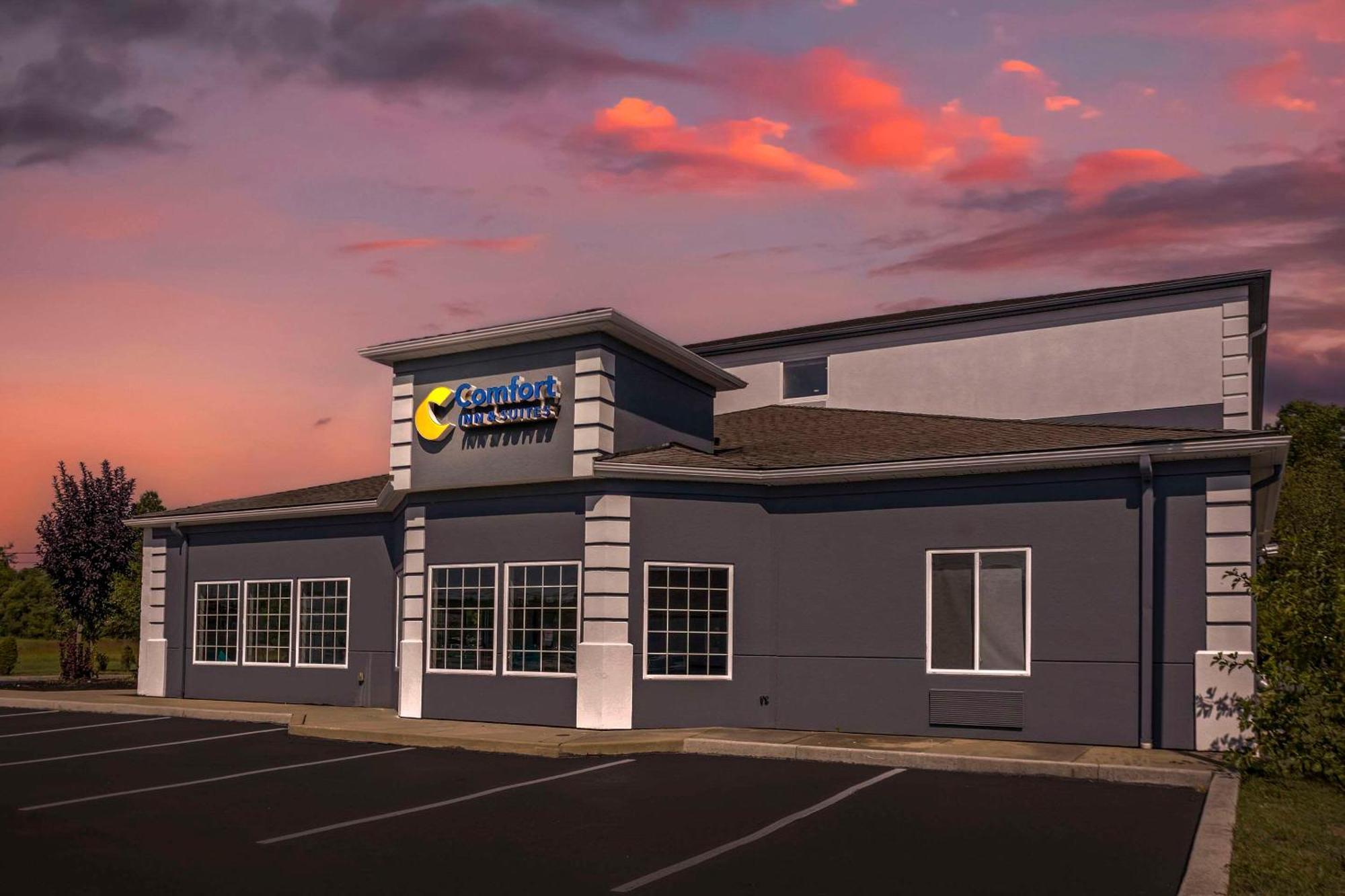 Comfort Inn & Suites Harrisburg-Hershey North Exterior foto